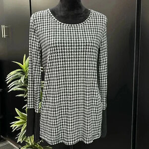 Michael Kors Long sleeve, scoopneck,checkered stretch top, pleated wrist